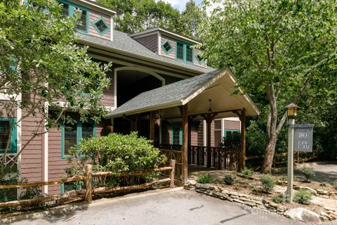180 Creekside Way E-102