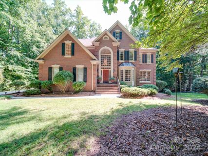 910 Hoke Trail