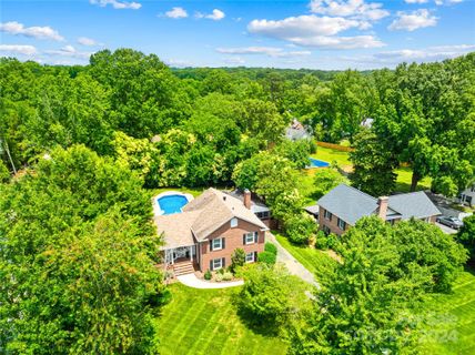 6033 Springhouse Lane