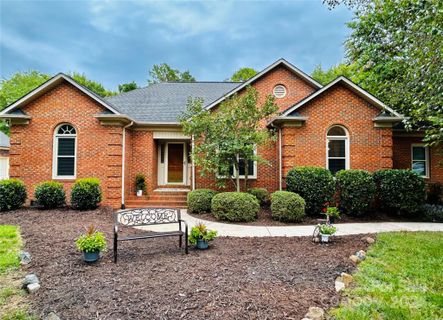8271 Quail Hollow Drive