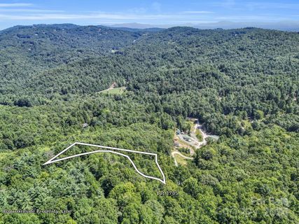 Sr1196 E Evans Road active home in Kanuga Ridge, Hendersonville, NC