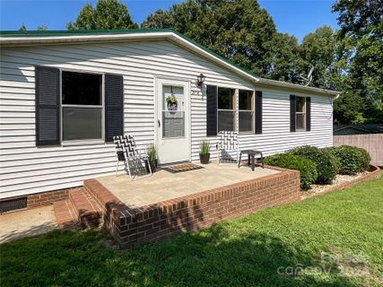 2458 Ridgecrest Drive sold home in Carmel Woods, Stanley, NC