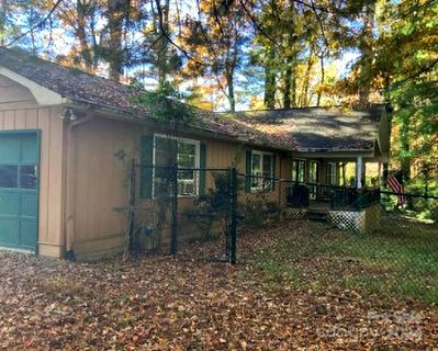 210 Fernwood Drive sold home in Brightwater Heights, Hendersonville, NC
