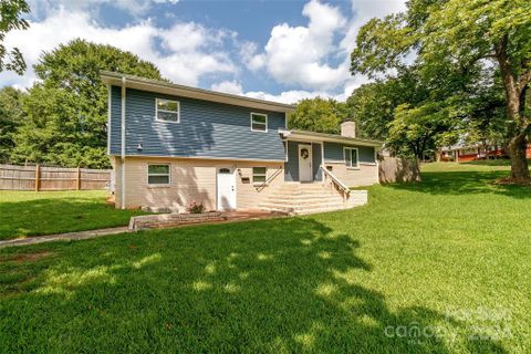 8915 Sharonbrook Drive sold home in Sharonbrook, Charlotte, NC