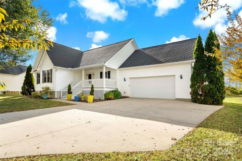143 Beaver Dam Drive sold home in Mills River Village, Mills River, NC