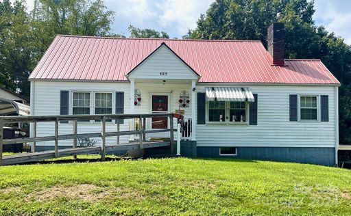 127 Young Street sold home in Sunset Park, Elkin, NC