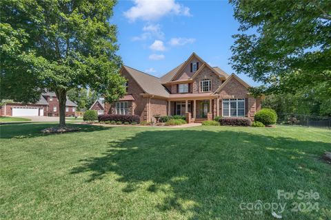 312 Wintergreen Court sold home in Hall Crossing, Kings Mountain, NC