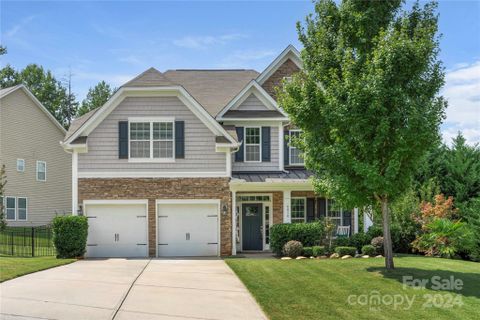 4018 Bridgepoint Drive sold home in Lakebridge, Fort Mill, SC