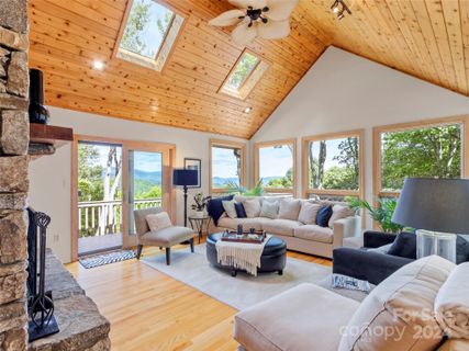30 Pinkerton Corner sold home in Butler Mountain Estates, Fairview, NC