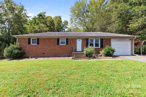 421 Smith Circle sold home in Stallings Park, Matthews, NC