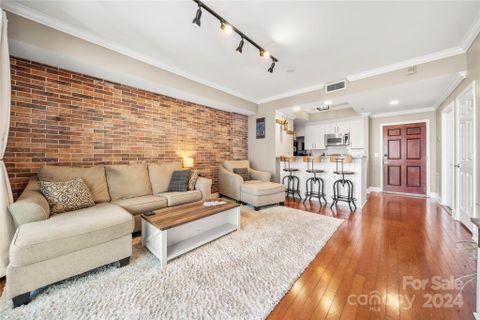 300 W 5th Street 539