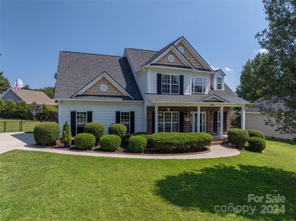 2930 24th Street Drive sold home in Brookfield, Hickory, NC