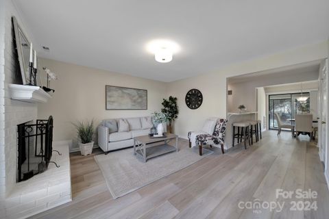 10943 Carmel Crossing Road sold home in Carmel Crossing, Charlotte, NC