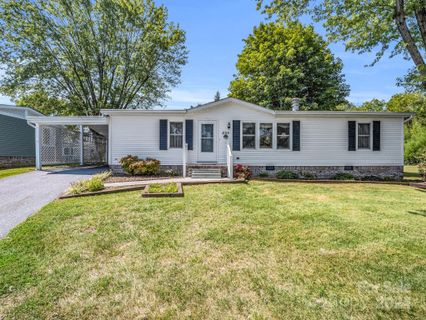 225 Cranbrook Circle sold home in Cumberland Village, Hendersonville, NC