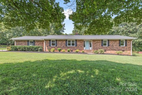 221 Random Road sold home in Southwood Acres, Mocksville, NC