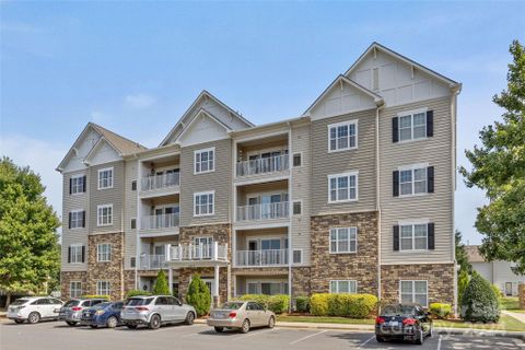 6605 Central Pacific Avenue 402