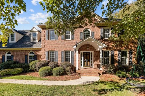 10707 Oak Pond Circle