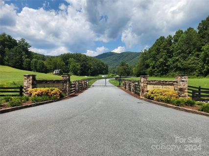 301 Bear Track Lane sold home in Austin Creek, Lenoir, NC