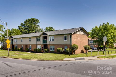 2607 Cedarhurst Drive