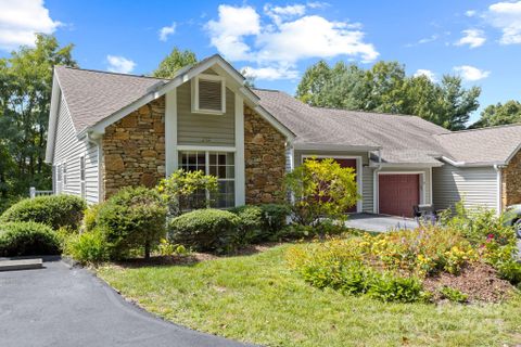 242 Laurel Park Place sold home in Laurel Park Place, Hendersonville, NC