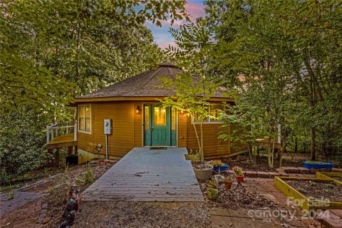 Previously sold for $355,800
