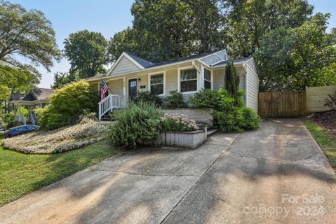 628 Manhasset Road