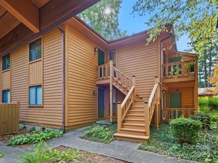 521 Courtwood Lane sold home in Willow Bend, Hendersonville, NC