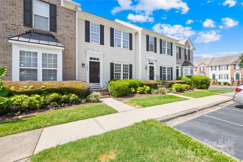 10938 Garden Oaks Lane sold home in Garden Oaks, Charlotte, NC