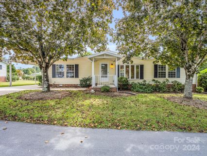 4 N Charles Lane sold home in White Oak Village, Hendersonville, NC