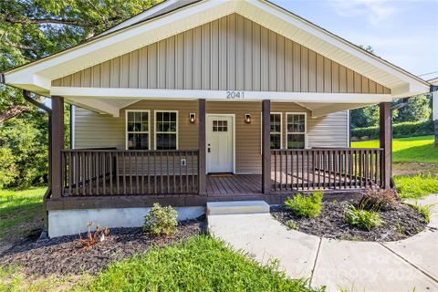 2041 Simmons Street sold home in Pinecrest, Gastonia, NC