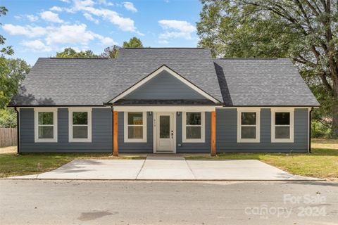 419 Hillcrest Street sold home in Sugar Creek, Charlotte, NC