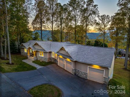 948 Eagles Court sold home in Rambling Hills, Hendersonville, NC
