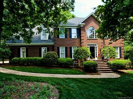 915 Waterview Lane