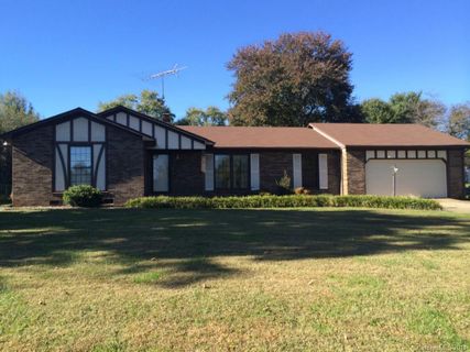2073 Wallace Dairy Road sold home in Olde Well South, Hickory, NC
