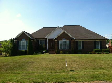 2915 Woodfield Lane