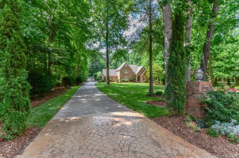 1407 Longleaf Court