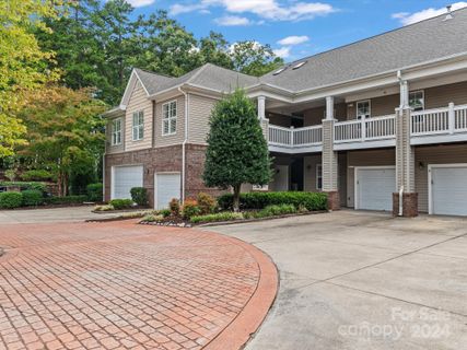 8913 Rosalyn Glen Road