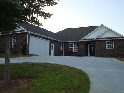 2223 James Way