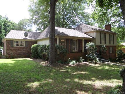 8001 Cliffside Drive