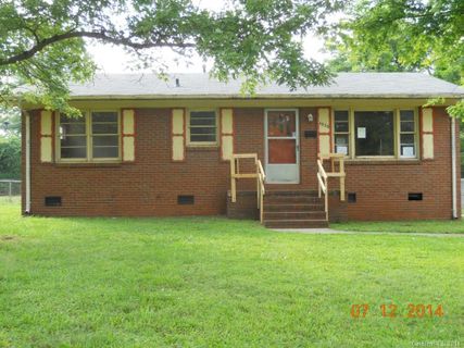 4936 Crestmont Drive sold home in Crestmont, Charlotte, NC