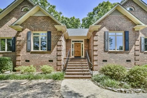 1017 Waterview Lane