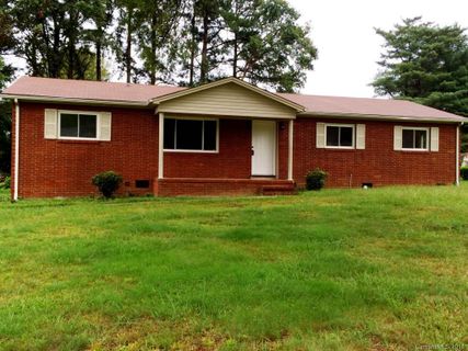 5917 Olinda Street sold home in Briarbrook, Charlotte, NC