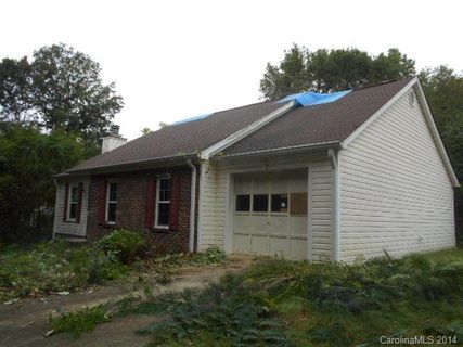 2228 Pinebrook Circle sold home in Lewis Forest, Charlotte, NC