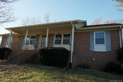 2027 Wallace Dairy Road sold home in Olde Well South, Hickory, NC