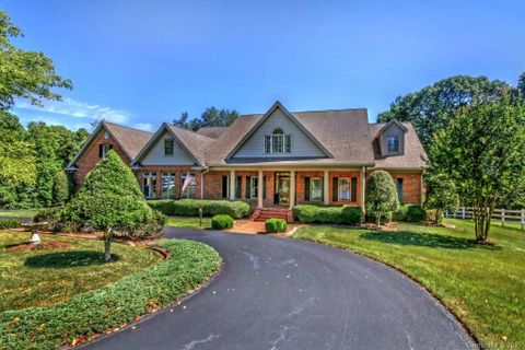 191 Twin Lakes Drive