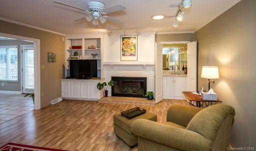 4001 Bridgewood Lane