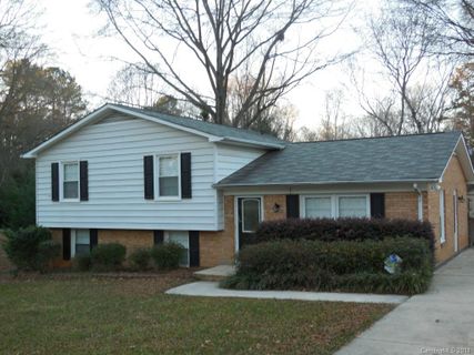 1201 Vickie Lane