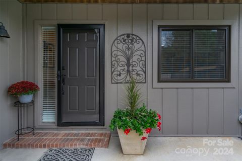 203 Juniper Lane sold home in Lakemoor Village, Hendersonville, NC