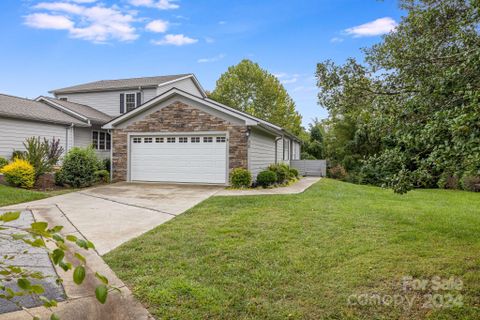 38 Holiday Drive sold home in Royal Pines Village, Arden, NC