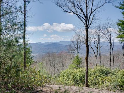8b Reserve Road pending home in The Reserve, Pisgah Forest, NC